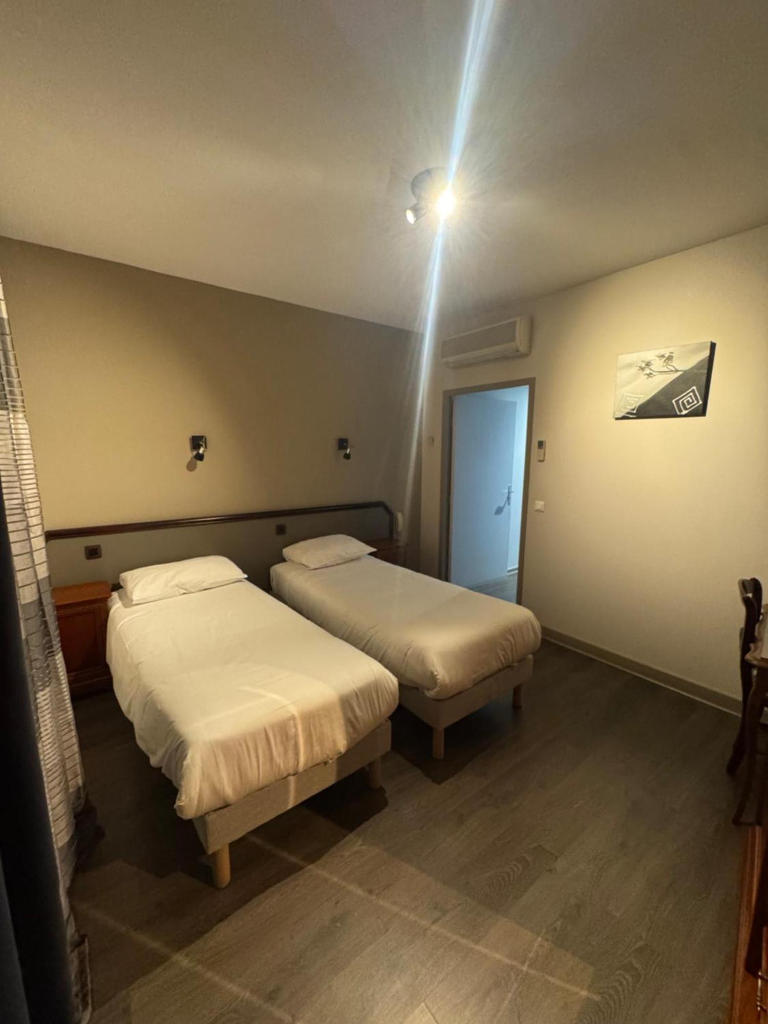 Hotel Restaurant Henry Puy-lʼÉvêque 외부 사진